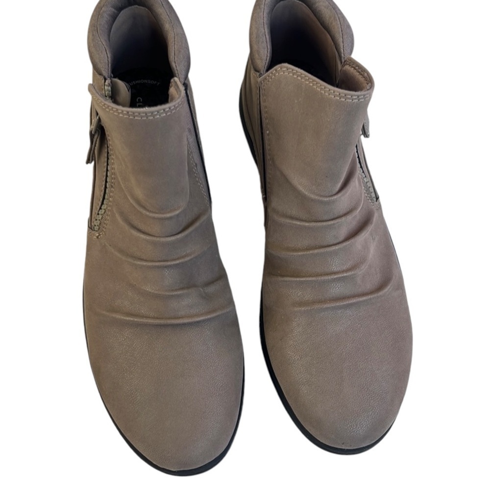 Like New Clarks Breeze Range Slouch Booties Taupe Size 9 - Picture 4 of 9